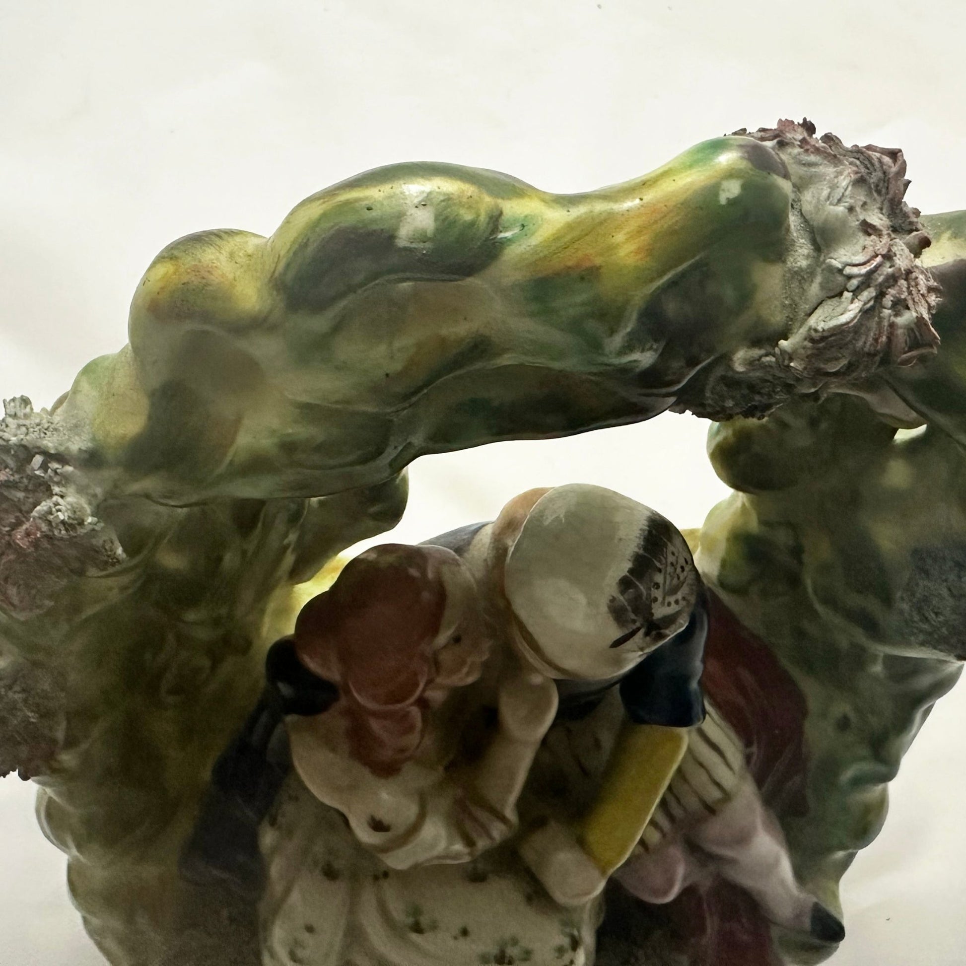 Staffordshire Style Romantic COUPLE IN THE GARDEN Pottery Figurine