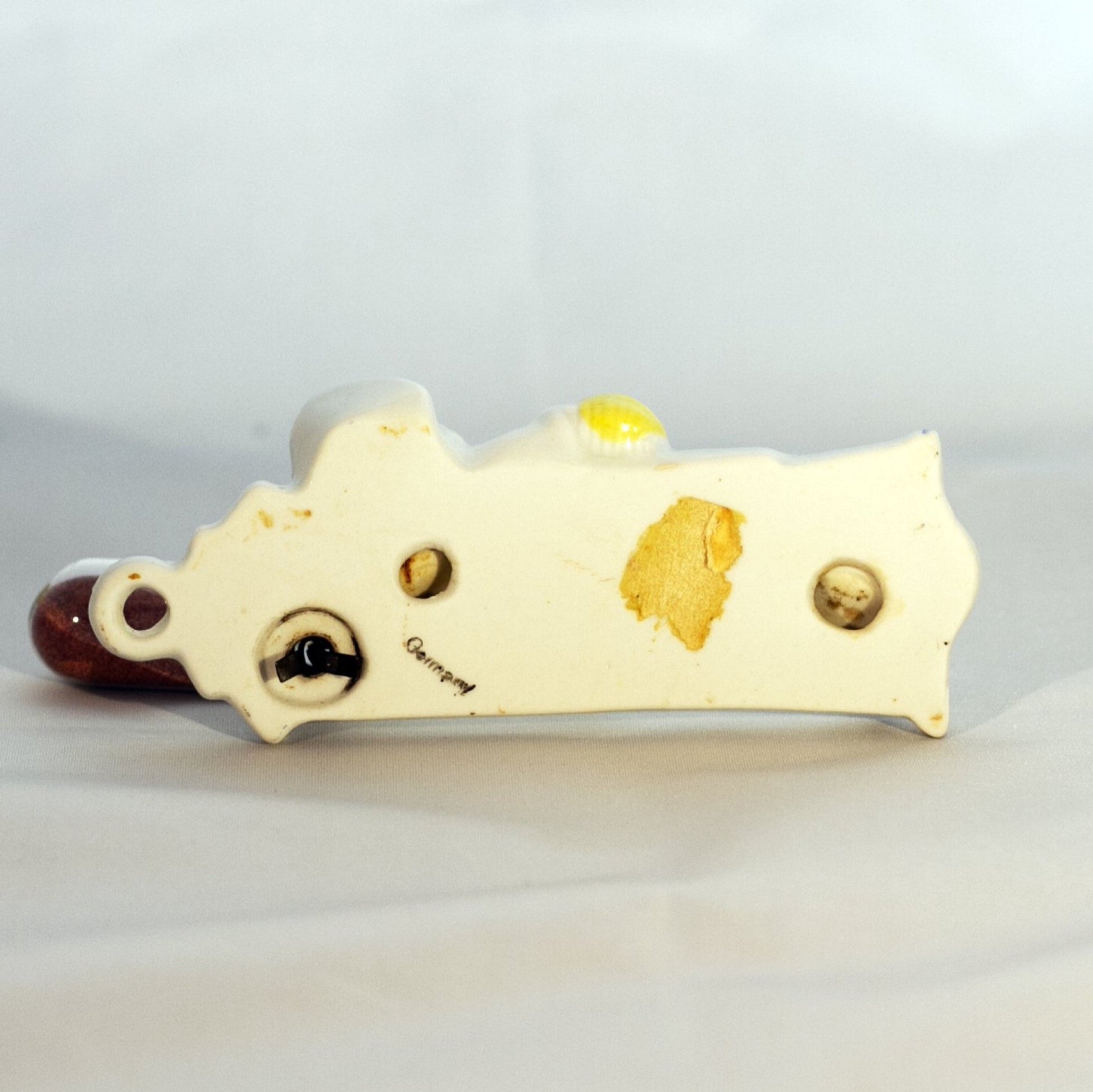 CERAMIC CHEF WITH BASKET ON PLAQUE HANGING EGG TIMER Circa 1930s