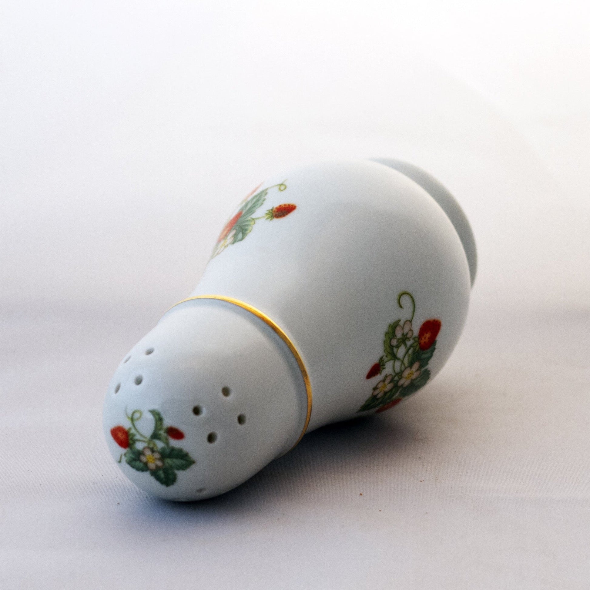 STRAWBERRY FINE PORCELAIN Hand Decorated 22K Gold Rim Made in Brazil by Avon Circa 1978