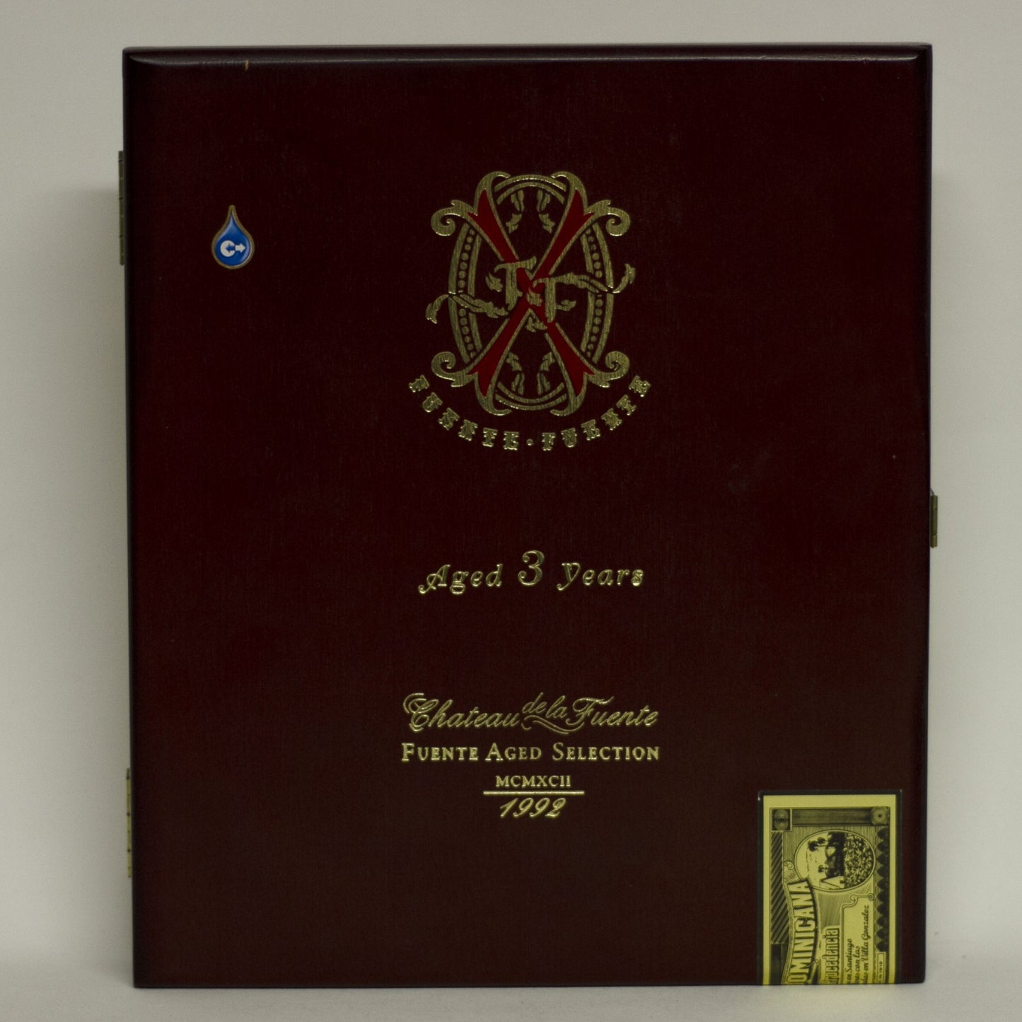 Gift for cigar connoisseur! CHATEAU de la FUENTE WOOD CIGAR BOX for FUENTE FUENTE OPUSX LANCERO cigars. Held 2006 limited-edition set containing 4 rare Fuente Fuente OpusX cigars, photo essay book, Journey to Chateau de la Fuente, and travel size Humidipak. Only 2,500 made and sold; box stamped 803 out of the 2500.