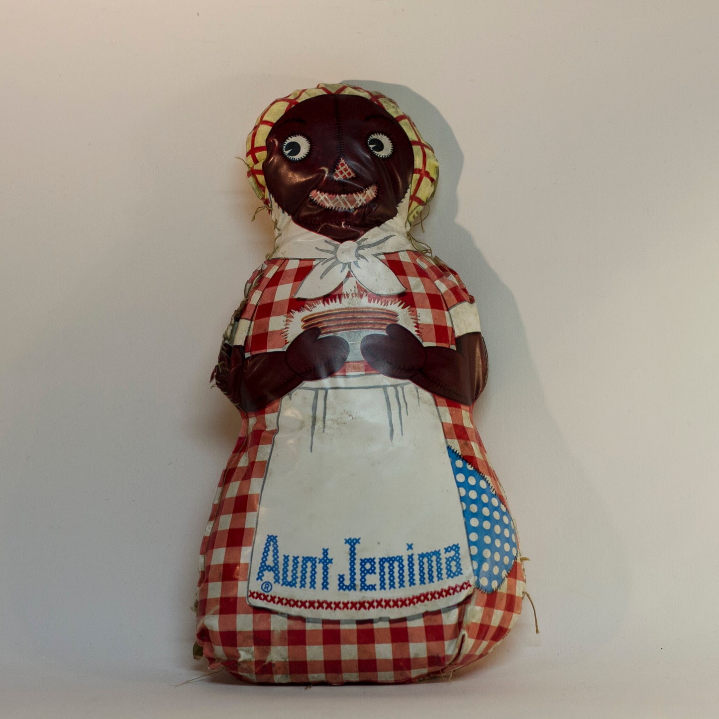 MUÑECA DE TELA ENCERADA AUNT JEMIMA, Americana negra, circa 1940