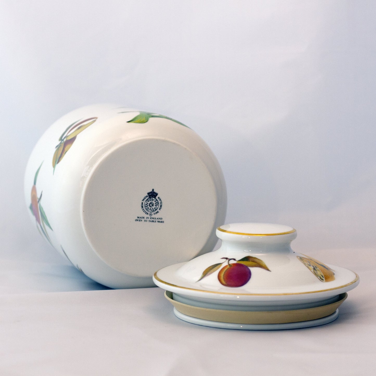 EVESHAM GOLD Medium Canister with Lid with Vegetable & Fruit Sprays