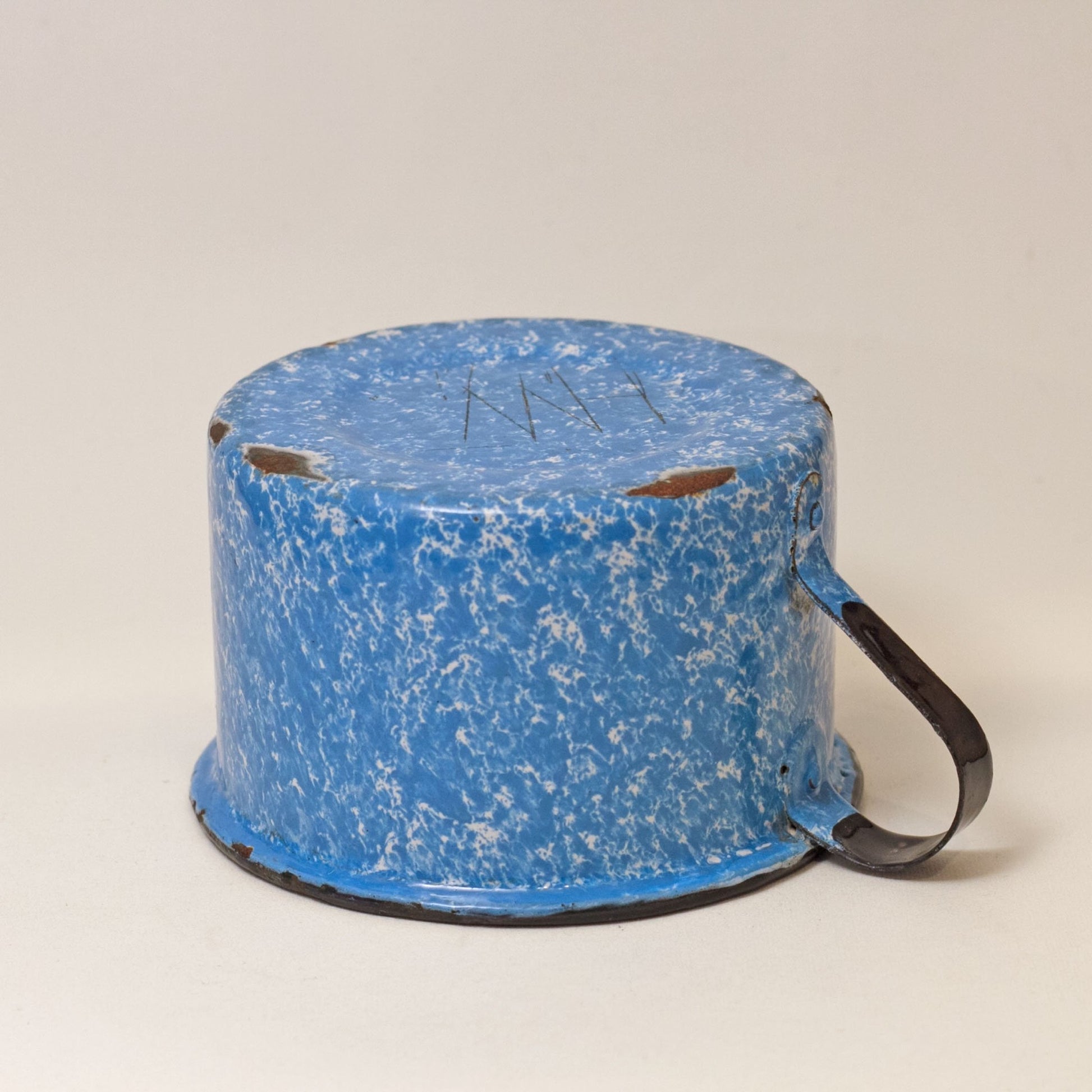 Antique GRANITE WARE 16-OUNCE CUP Vintage Blue and White Speckled