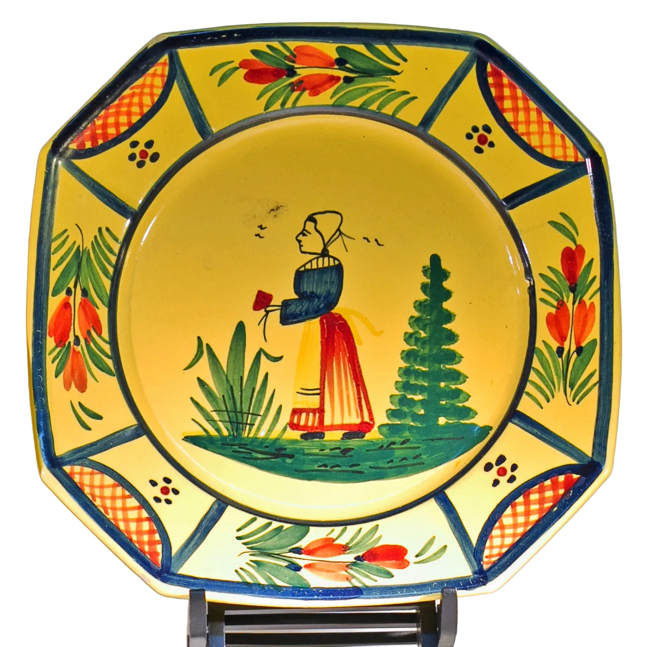 Assiette de déjeuner octogonale en faïence de Quimper, femme paysanne bretonne, vers 1922 - 1942