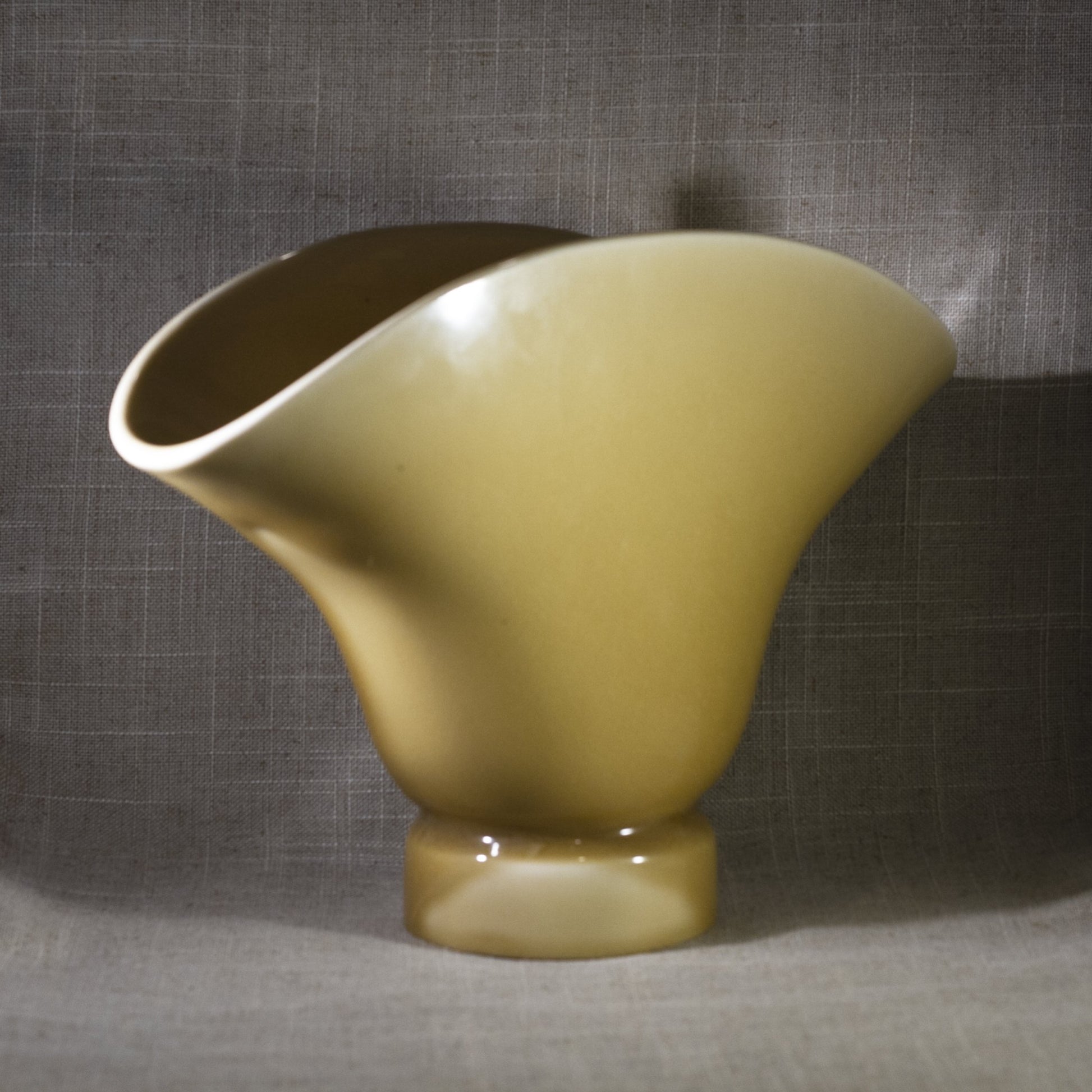 ROOKWOOD FAN Shaped Vase #6839 with Incised Face of Young Girl Circa 1944