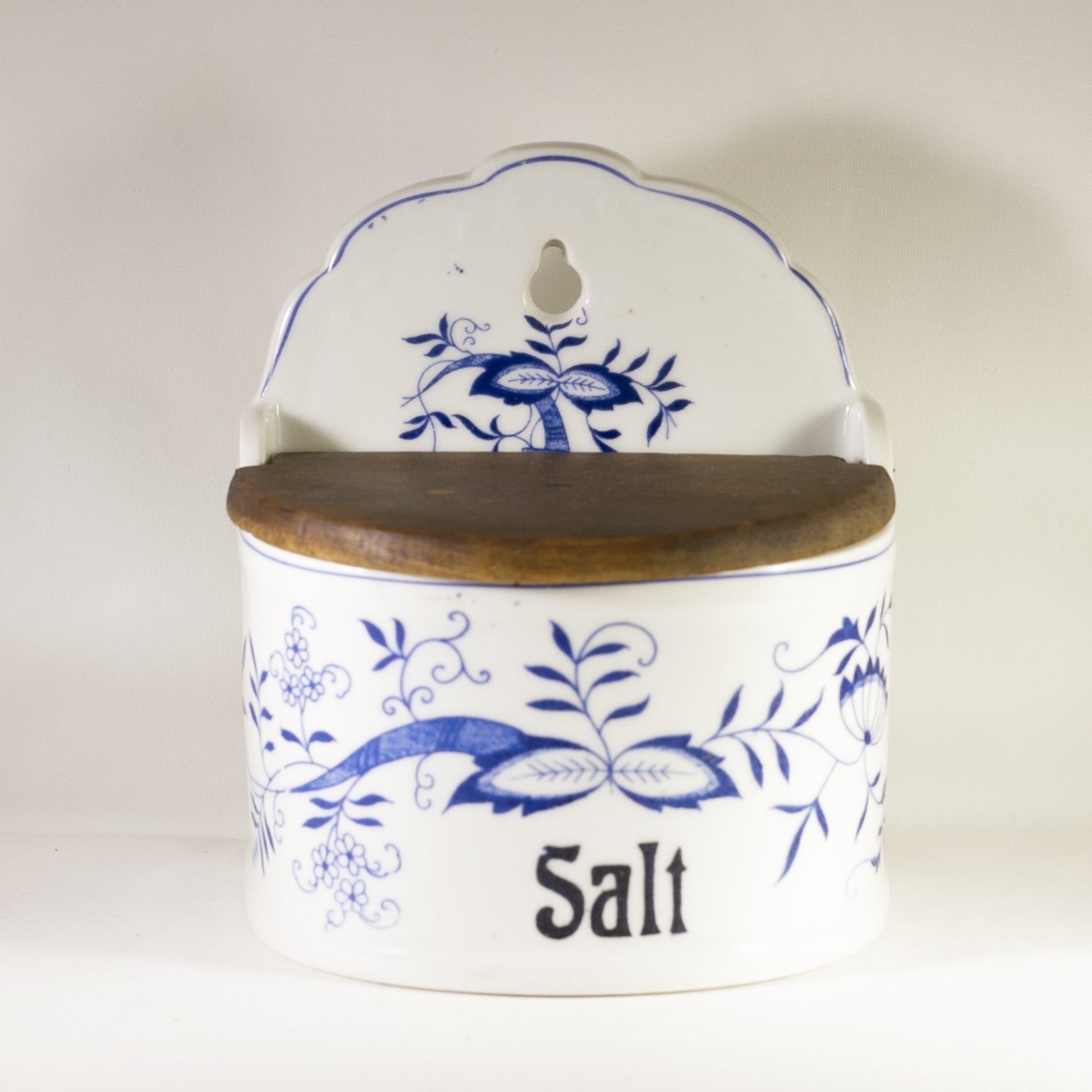 Circa Salt and Pepper Cellar Set with Knob Lid