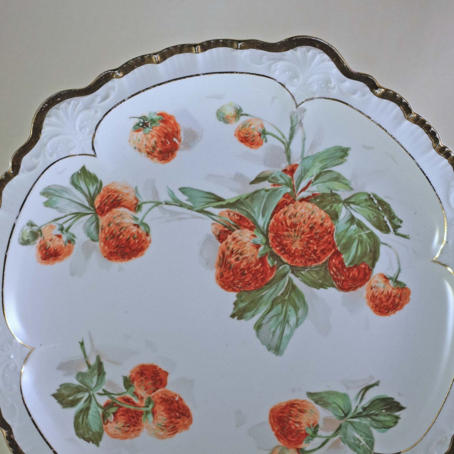 SÈVRES STRAWBERRIES PLATE Scalloped Gold Trim Edge Circa 1900