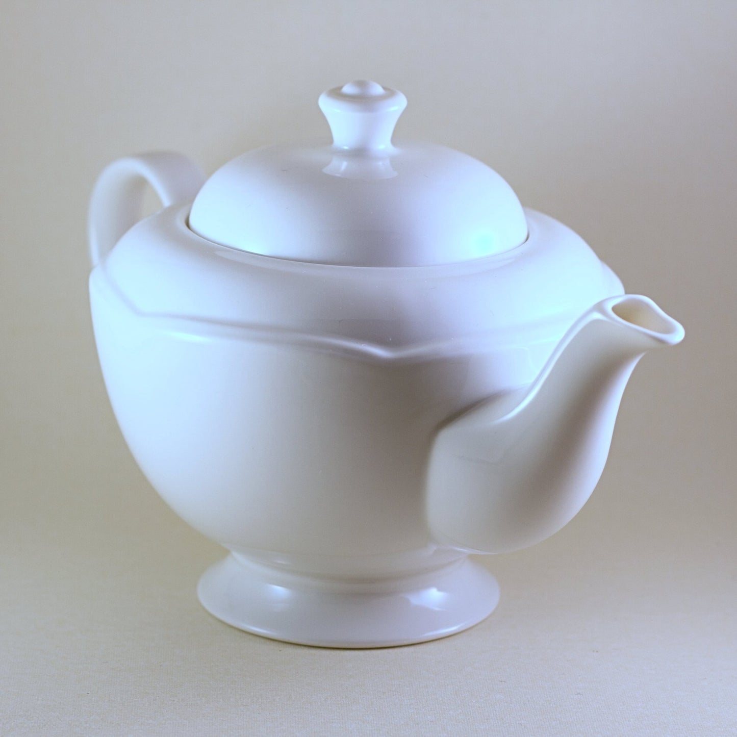 ENGLISH FINE CHINA Three-Piece Tea Set Johnson Brothers London White