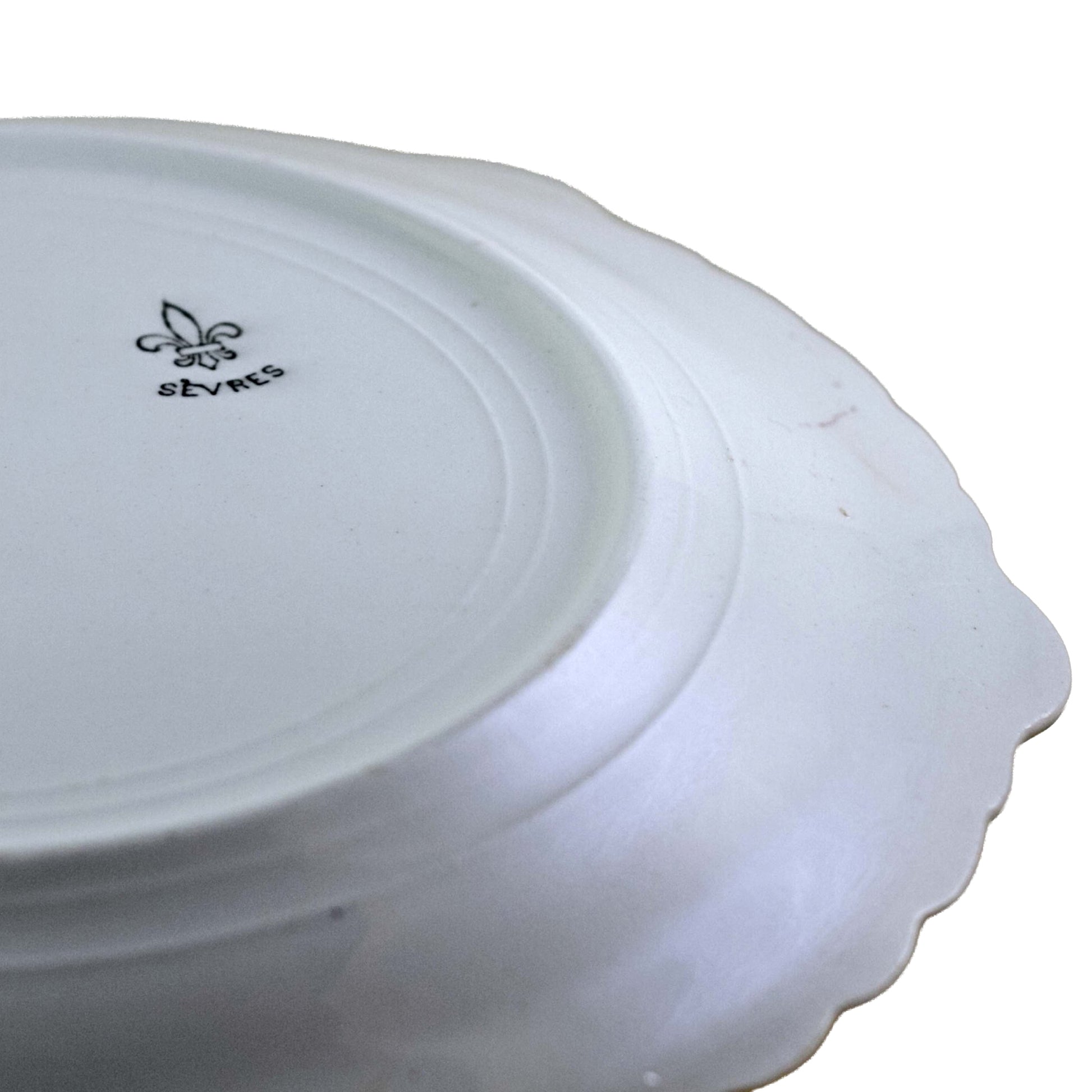 Antique Sèvres Ohio Strawberry Serving Plate – Porcelain with Gold Scalloped Edge, c. 1900, 10⅜″