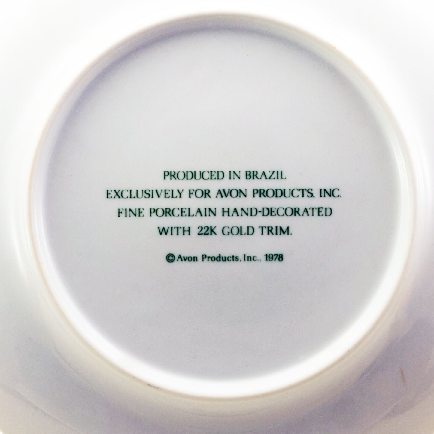 Colección de Porcelana Fresa Avon | Juego de demitasse, platos de postre, servilleteros y azucarero | 1978