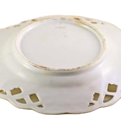 Assiette à dessert fraise en porcelaine réticulée ancienne | Bordure en osier ajourée avec garniture dorée et bleue | Époque Art nouveau