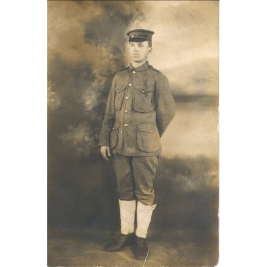 1909 RPPC Joven Uniformado Indianápolis a Nueva York Retrato Estilo Militar Tarjeta Postal