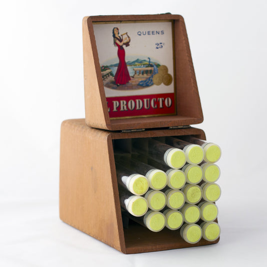EL PRODUCTO QUEENS 25¢ WOOD CIGAR BOX WITH GLASS TUBES