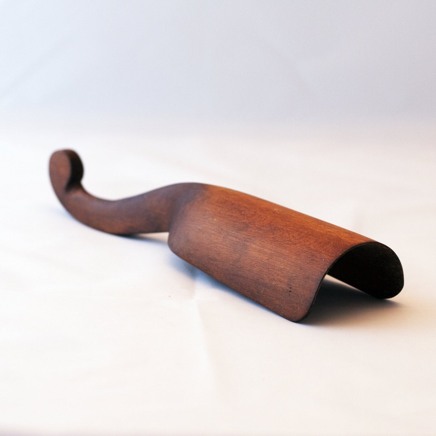 Williamsburg Style WOOD GRAIN SCOOP with Curved Handle