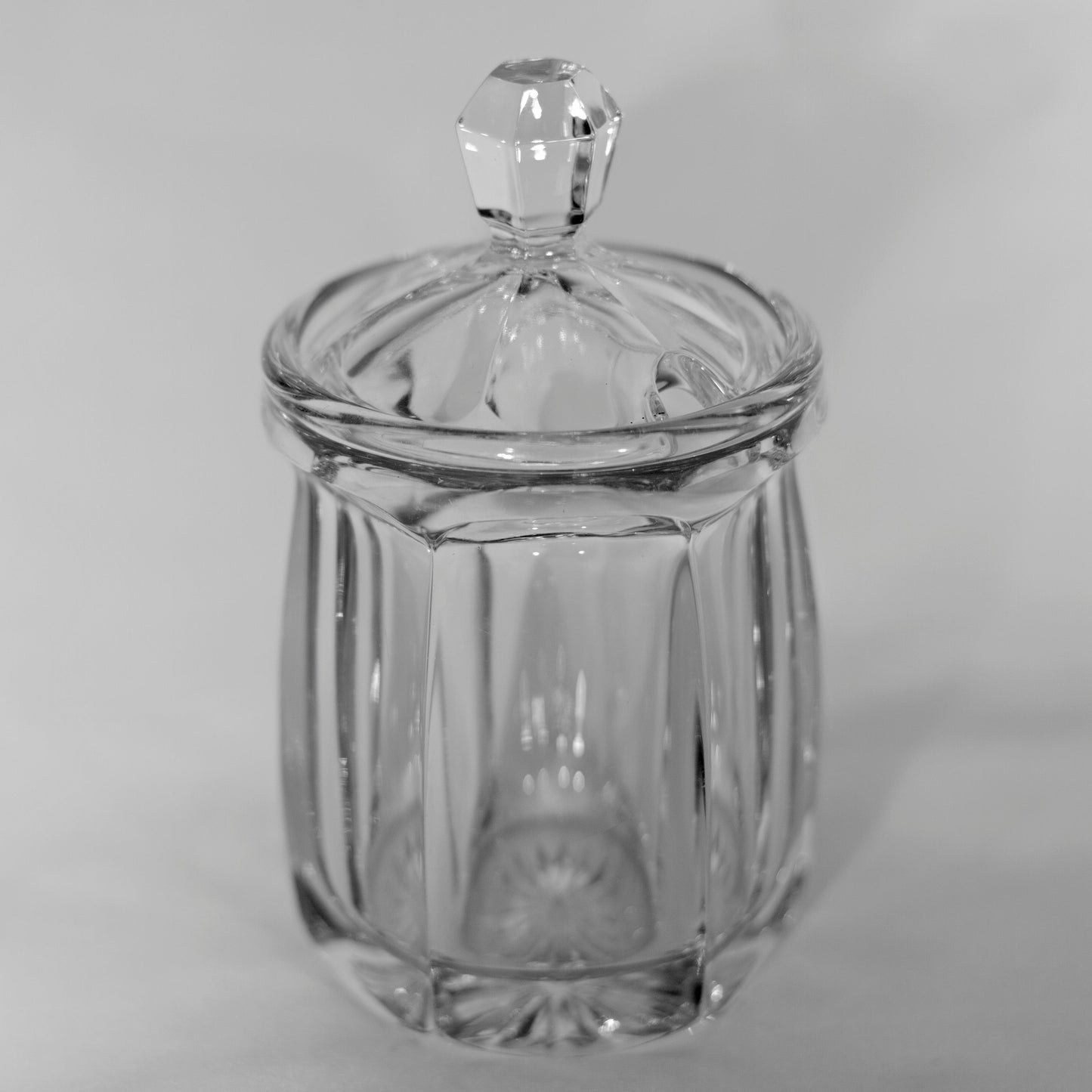 Imperial Glass Old Williamsburg HONEY OR MUSTARD JAR with LID  Circa 1959 - 1982
