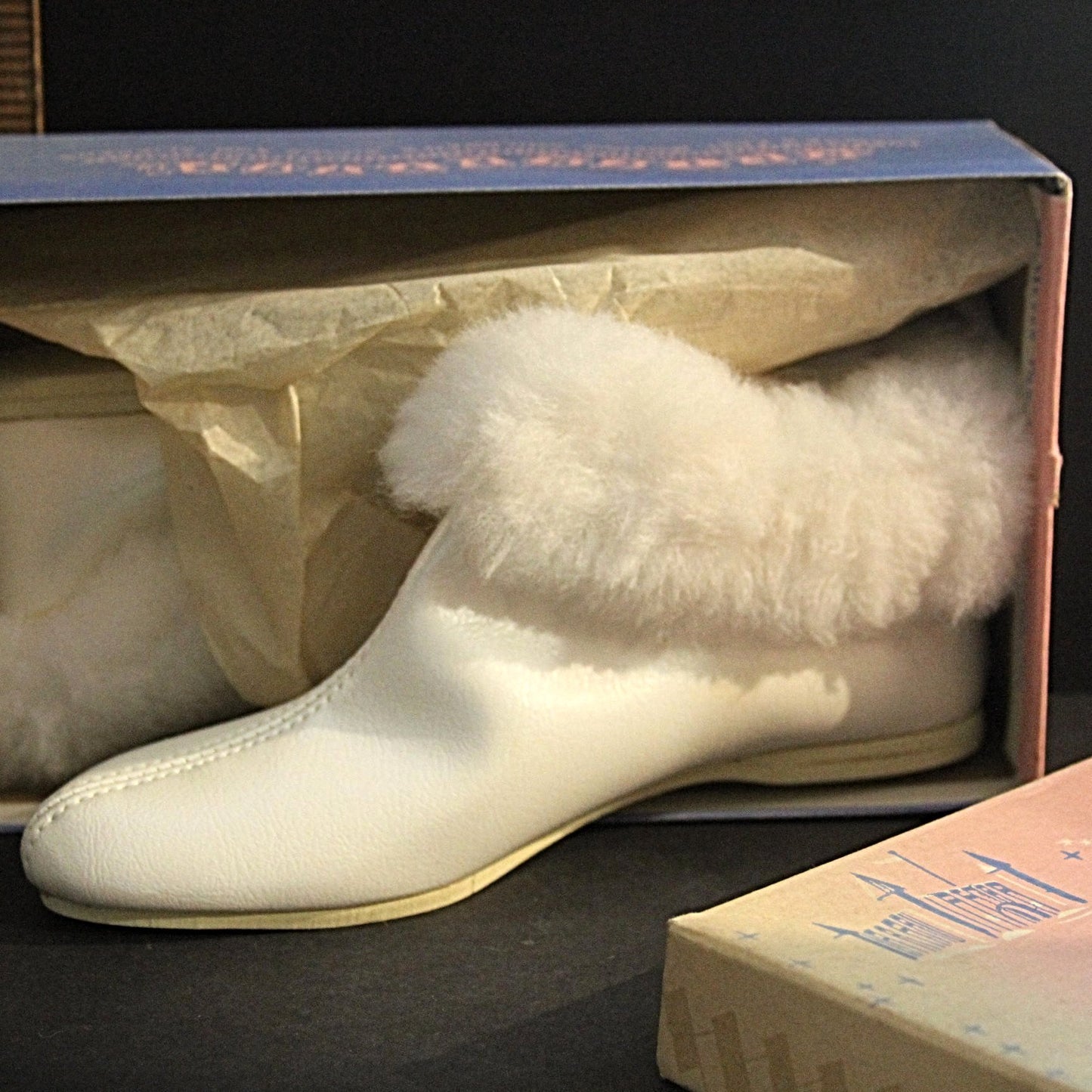 KLICKETTES WHITE GO-GO BOOTS Trimmed in White Fur New Old Stock with Box