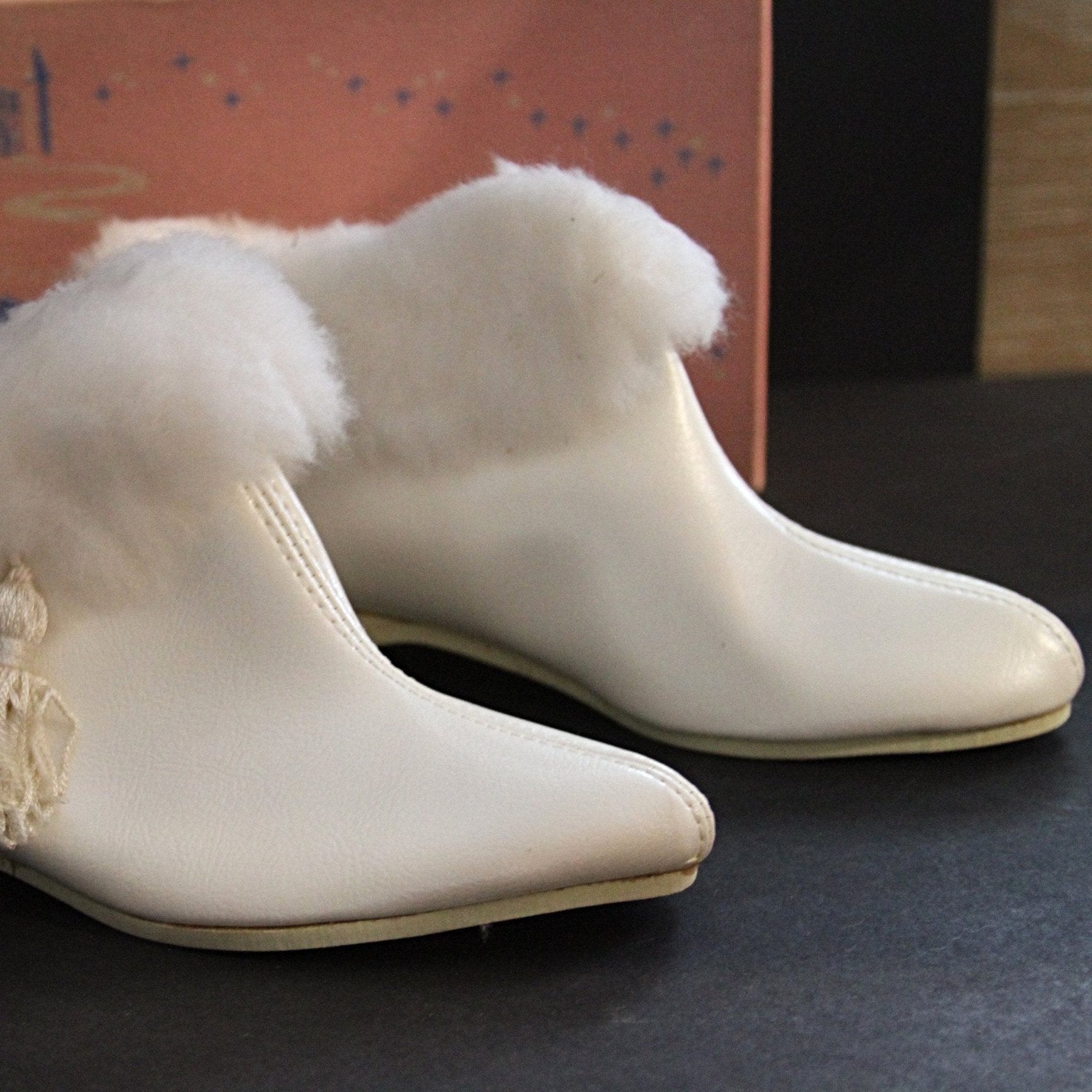 KLICKETTES WHITE GO-GO BOOTS Trimmed in White Fur New Old Stock with Box