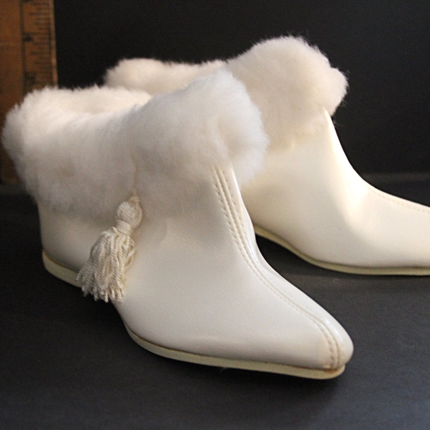 KLICKETTES WHITE GO-GO BOOTS Trimmed in White Fur New Old Stock with Box