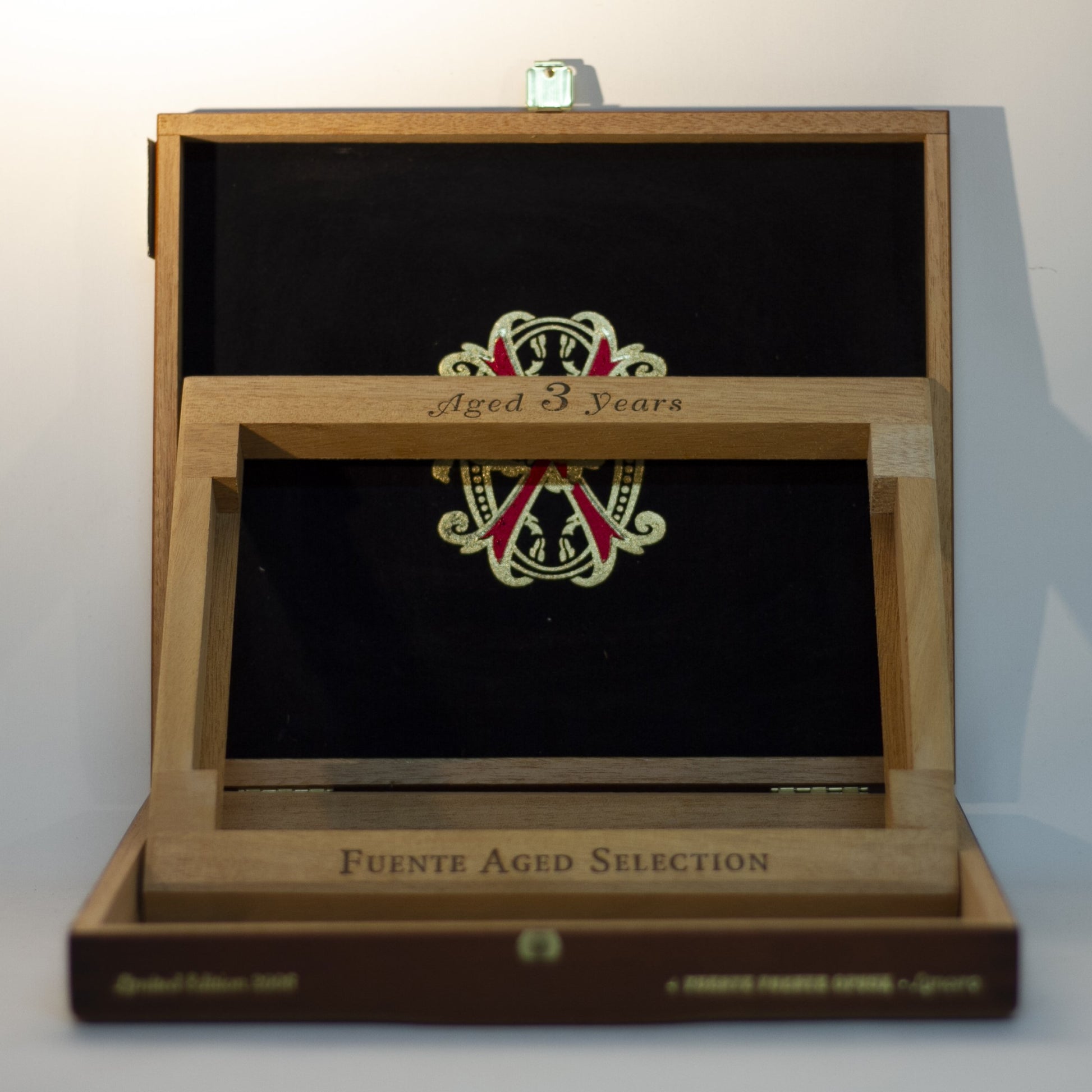 Gift for cigar connoisseur! CHATEAU de la FUENTE WOOD CIGAR BOX for FUENTE FUENTE OPUSX LANCERO cigars. Held 2006 limited-edition set containing 4 rare Fuente Fuente OpusX cigars, photo essay book, Journey to Chateau de la Fuente, and travel size Humidipak. Only 2,500 made and sold; box stamped 803 out of the 2500. 