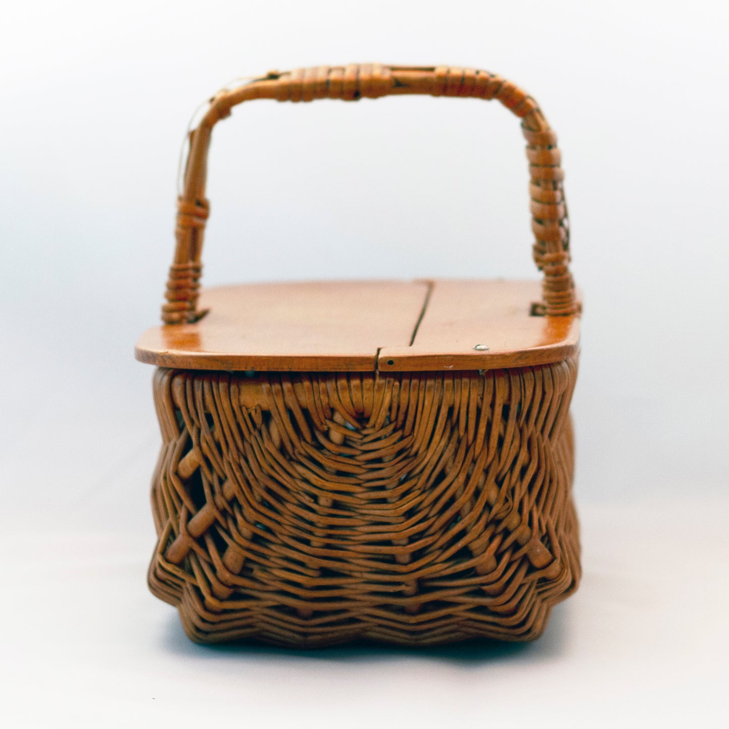 Natural RATTAN WICKER BASKET PURSE WITH HINGED WOOD LID Circa 1970s