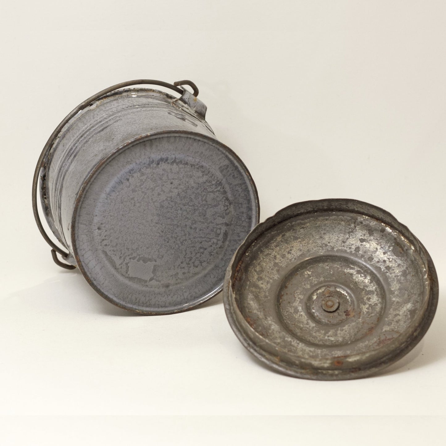 Tiny Granite Ware 3" Bucket with Lid - Possible Salesman Sample