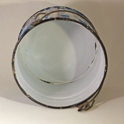 CUBETA DE AGUA con remolino azul brillante y blanco, borde negro, circa 1880 - 1920