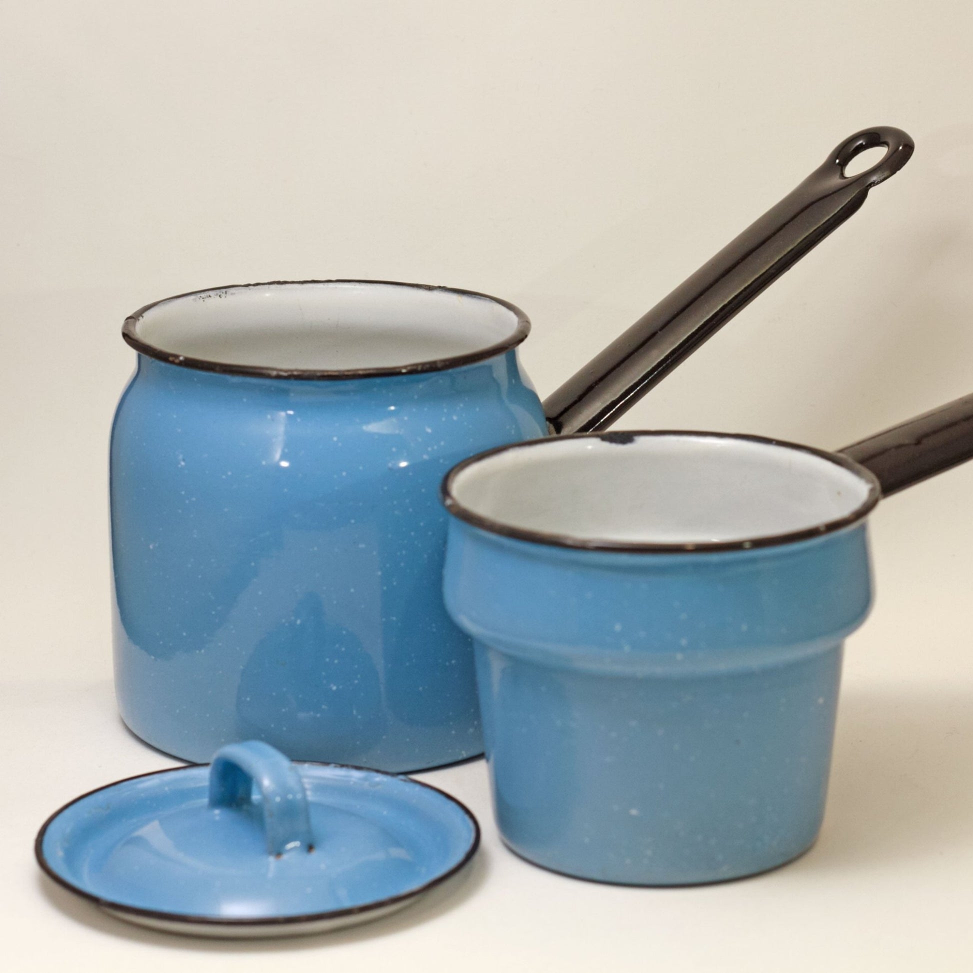 Set of 2 VTG Round Enamel Pots Pan Set Turquoise Blue Farmhouse