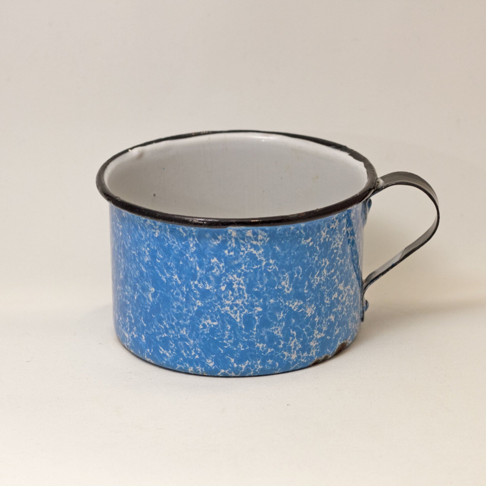 Antique GRANITE WARE 16-OUNCE CUP Vintage Blue and White Speckled