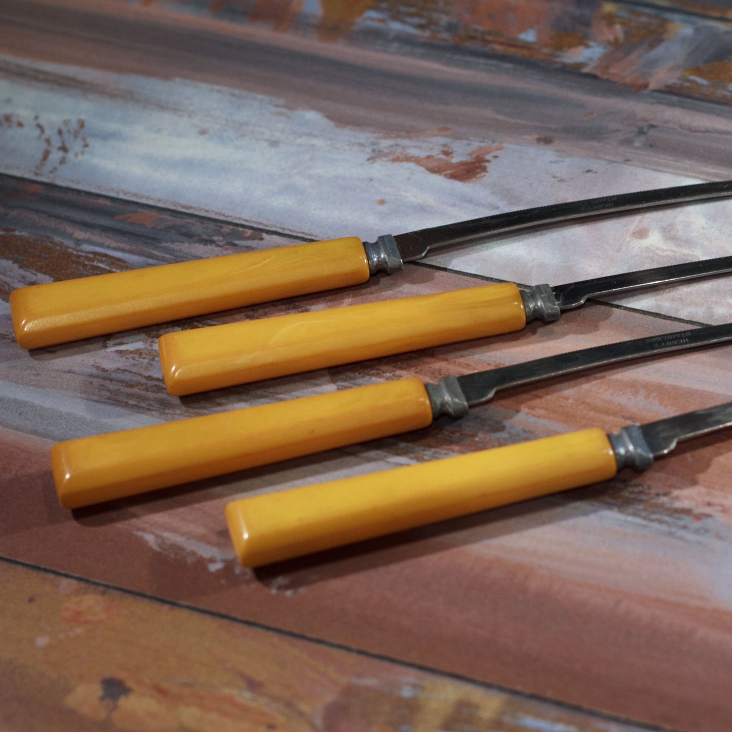 HENRY'S ORIGINAL TOMATO AND STEAK KNIVES with Bakelite Handles