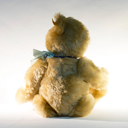 Collectible STEIFF INTERNATIONAL PASSPORT TEDDY BEAR Passport #1930