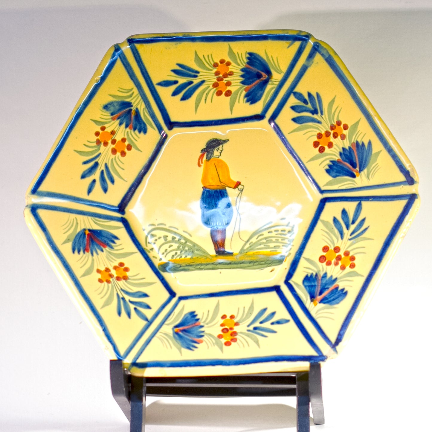 Hand Painted Faïence HENRIOT QUIMPER OCTAGONAL DESSERT PLATE Circa 1922 - 1942