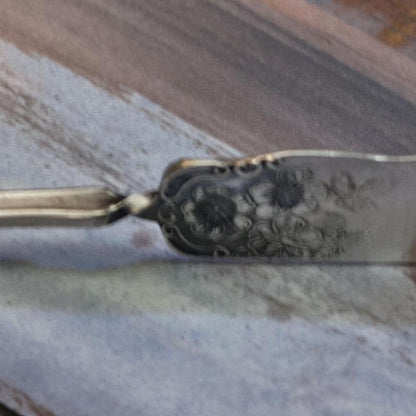 SILVERPLATE FLAT BUTTER KNIFE in Rogers Cutlery Art Nouveau Rose Pattern