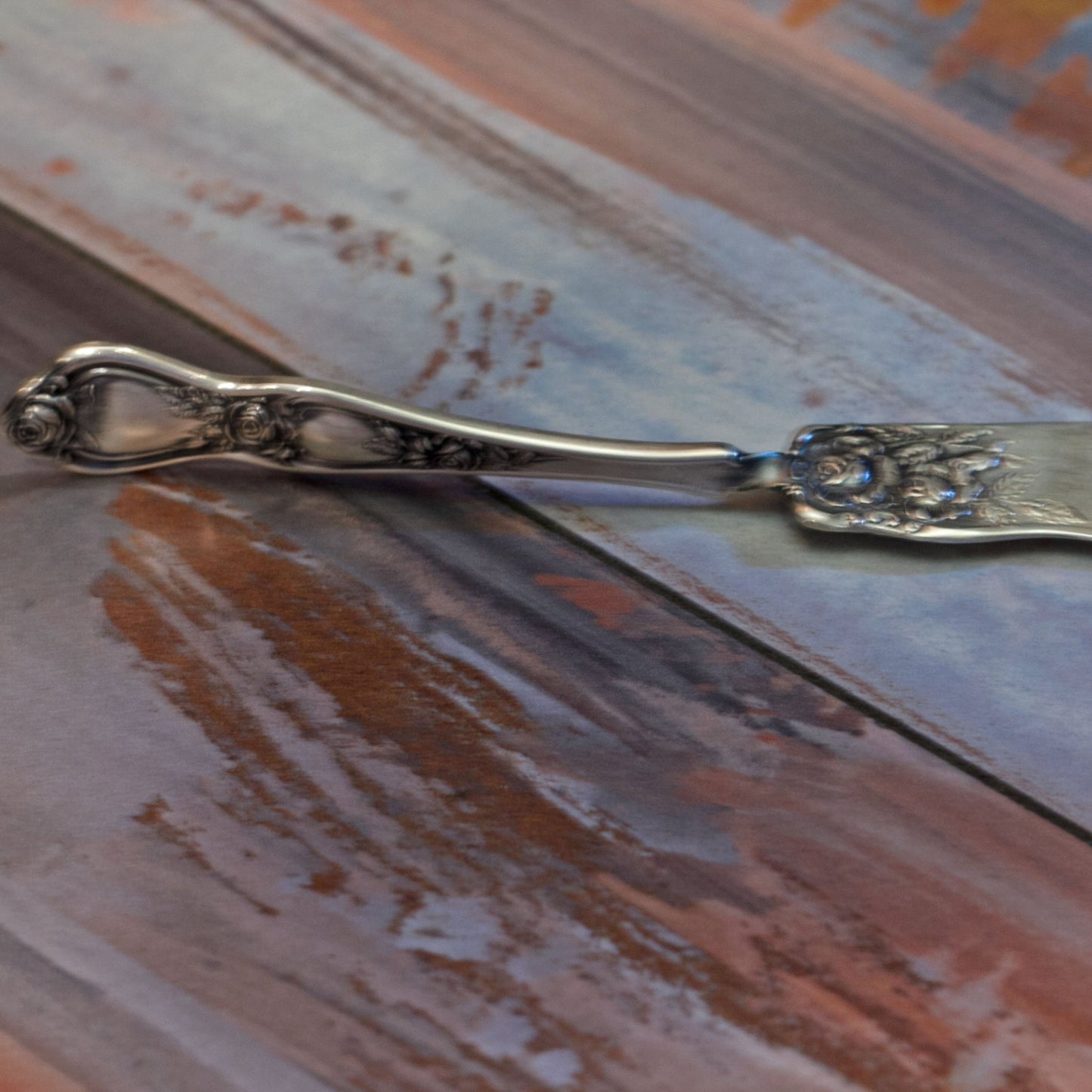 SILVERPLATE FLAT BUTTER KNIFE in Rogers Cutlery Art Nouveau Rose Pattern