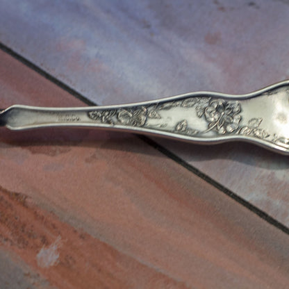 SILVERPLATE FLAT BUTTER KNIFE in Rogers Cutlery Art Nouveau Rose Pattern