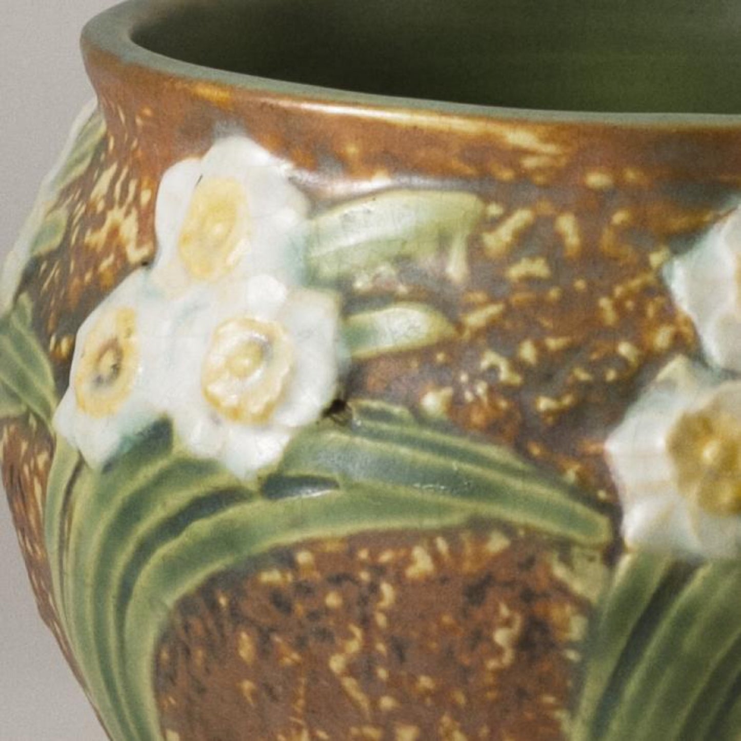 ROSEVILLE 4" HANDLE VASE in Jonquil Circa 1931