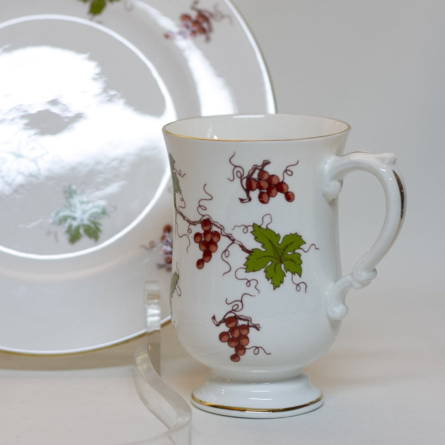 FINE BONE CHINA 2-Piece Snack Set in Grapevine Pattern