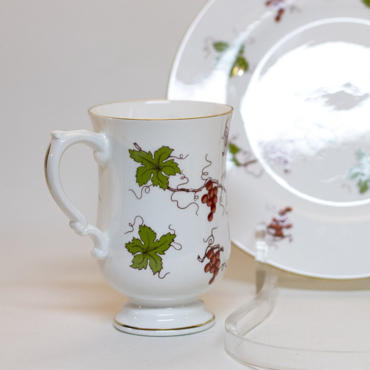 FINE BONE CHINA 2-Piece Snack Set in Grapevine Pattern