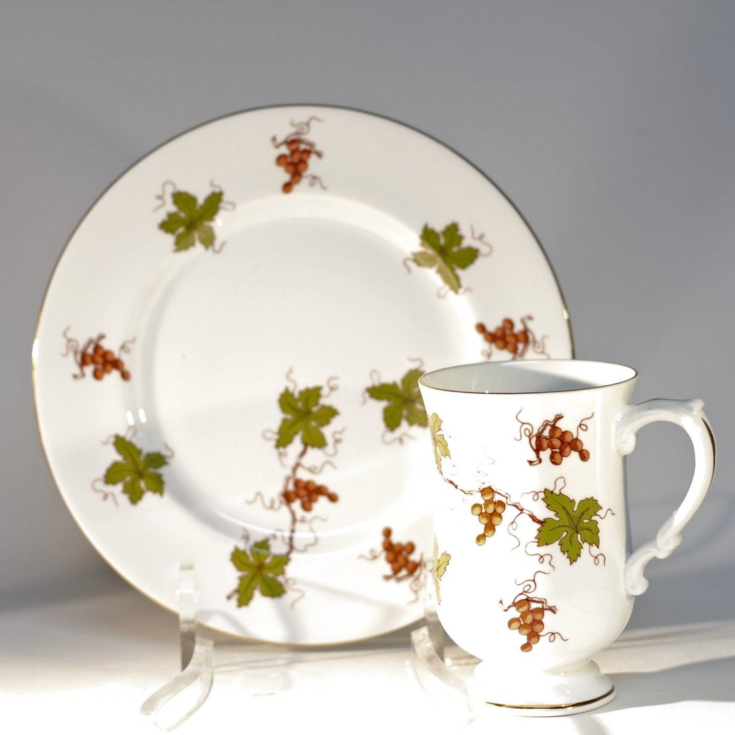 FINE BONE CHINA 2-Piece Snack Set in Grapevine Pattern