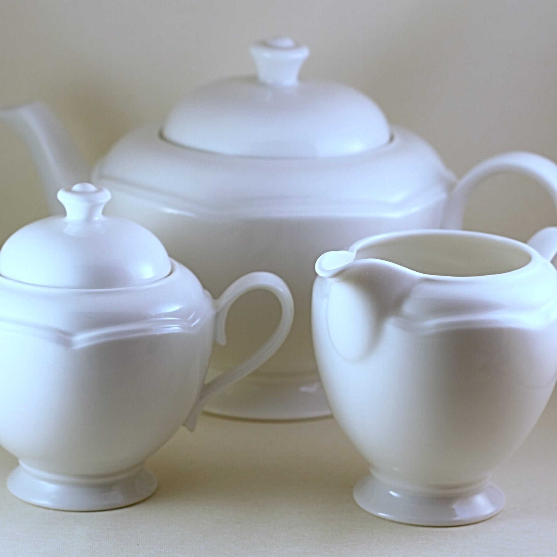 JOHNSON BROTHERS STAFFORDSHIRE English Fine China Three Piece Tea Set - London White Pattern
