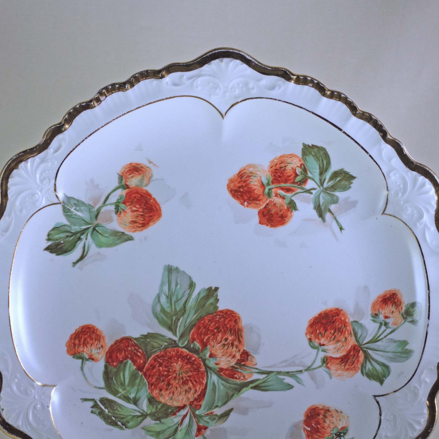 SÈVRES STRAWBERRIES PLATE Scalloped Gold Trim Edge Circa 1900