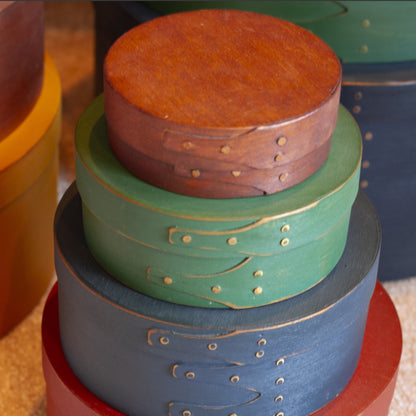 Cajas Nido Circulares con Cola de Milano Estilo Shaker – Juego de 9 Pintadas y Naturales, Decoración Rústica de Granja