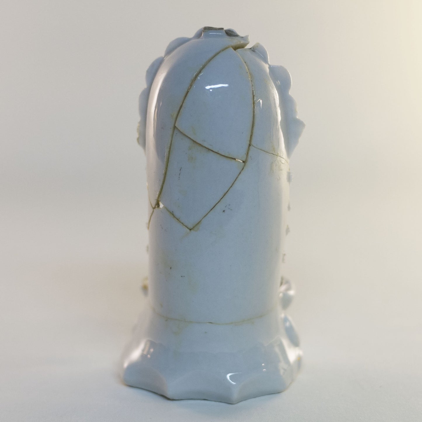 Antique Porcelain FREE-STANDING PRAYERFUL CHRIST HOLY WATER FONT Damaged