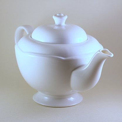 SERVICE À THÉ TROIS PIÈCES EN PORCELAINE ANGLAISE Johnson Brothers London White