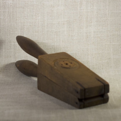 Primitive Antique WOODEN CITRUS SQUEEZER Circa 19th Century